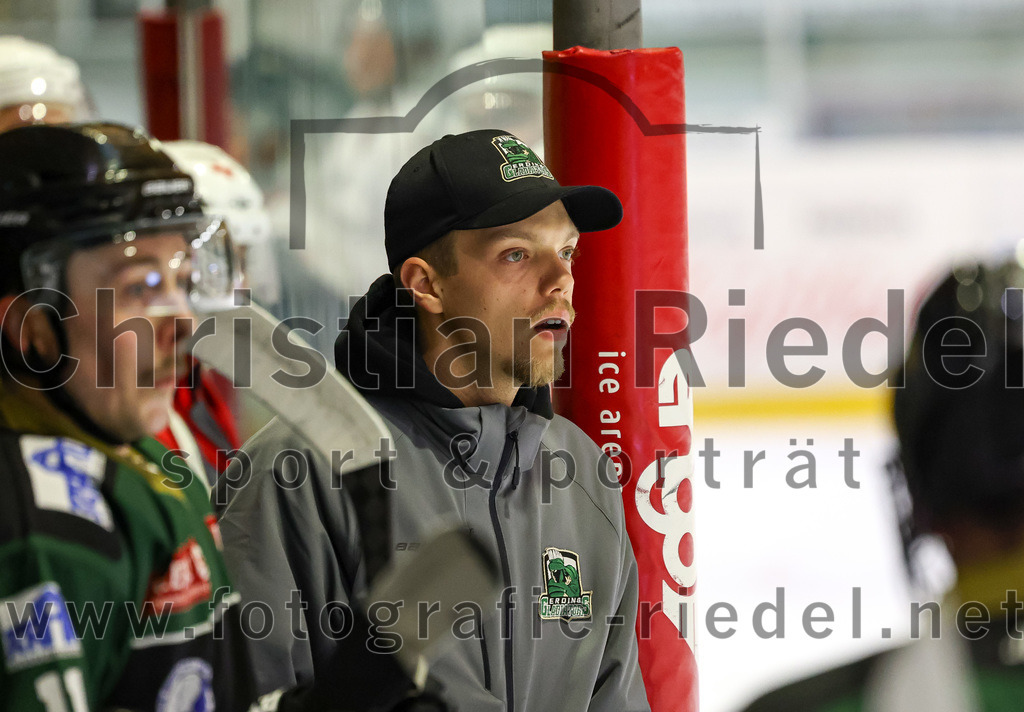 2022-11-06_004_TSV_Erding_gegen_EHC_Koenigsbrunn | Erding, Deutschland, 06.11.2022:
Eishockey, Bayernliga 2022 / 2023, 11. Spieltag, TSV Erding gegen EHC Königsbrunn, Endergebnis: 1:7

Foto: Christian Riedel / fotografie-riedel.net