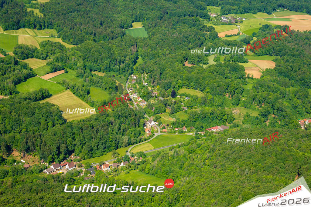Das Luftbild zeigt Algersdorf Kirchensittenbach - Die Luftaufnahme wurde 2023 vom UL-Flugzeug aus erstellt ( keine Drohne ) - Hochauflösende Luftaufnahme - Für grossformatige Ausdrucke geeignet. Die Geschenkidee !Mit Lizenz und Bildrechte bestellbar