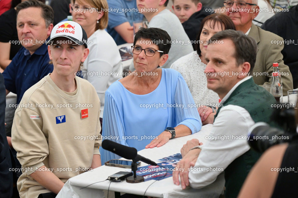 Empfang Daniel Tschofenig | Einzug Daniel Tschofenig, Mama Monika Tschofenig, Papa Gerhard Tschofenig, Empfang Daniel Tschofenig, Empfang Daniel Tschofenig am 10.05.2025 in Hohenthurn (Mehrzweckhaus Hohenthuurn), Austria, (Photo by Bernd Stefan)