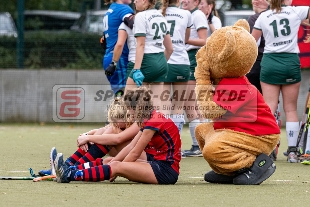 SFE_20231021_0216 | Deutsche Meisterschaft Weibliche U16 Halbfinale Uhlenhorst Mülheim - Berliner HC am 21.10.2023 in Köln (Düsseldorfer Hockeyclub 1905 e.V.), Photo: Stephan Fehrmann 2023 (Sports-Gallery)