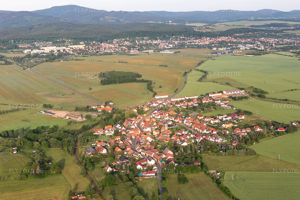Luftbild: Ortsansicht im Ortsteil Wahlwinkel in Waltershausen im Bundesland Thüringen in Deutschland. Foto: IMG_007612.jpg vom 15.06.2021 durch Werner Riehm/FLY-FOTO.de