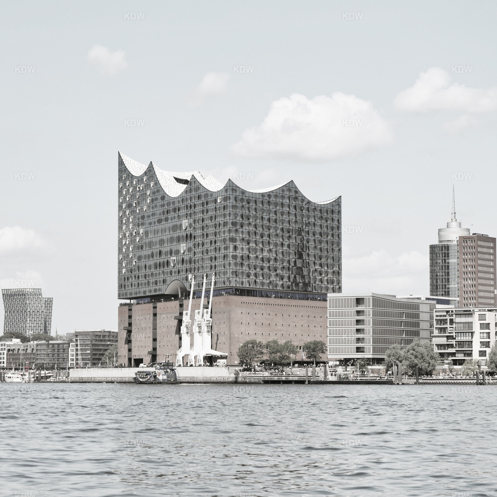 Hamburg Elbphilharmonie | Elbphilharmonie vom Wasser - Realisiert mit Pictrs.com