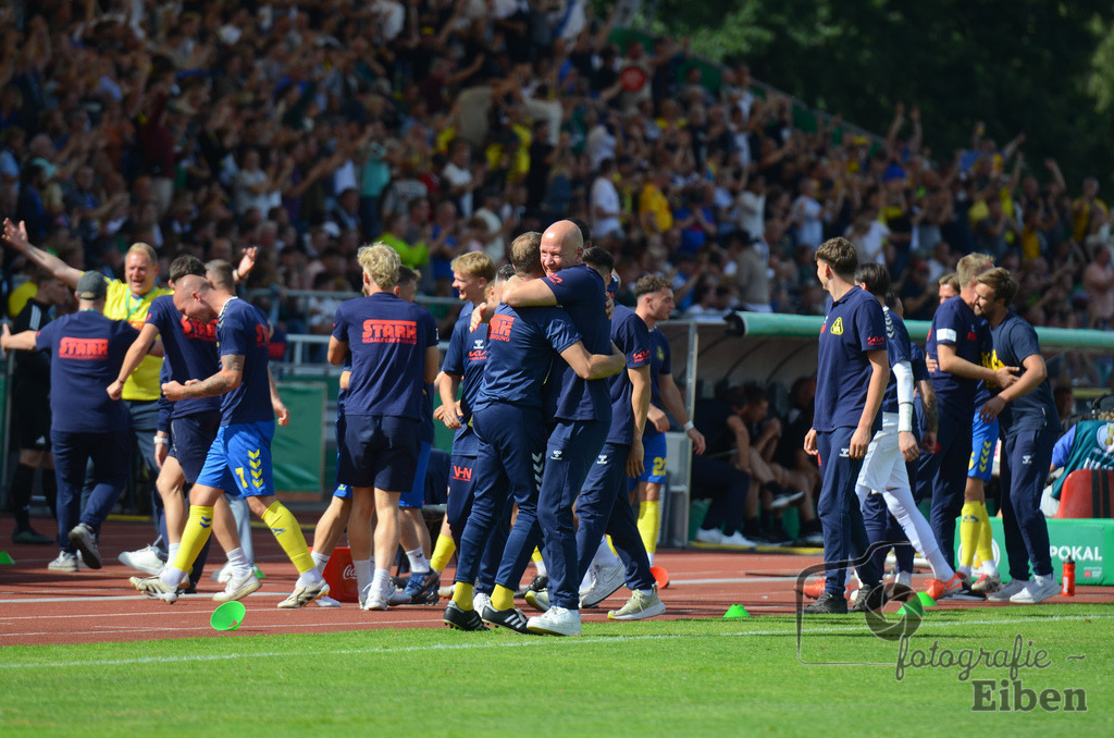 SV Atlas-Delmenhorst-Borussia Mönchengladbach | DFB-Pokal 1. Runde;SV Atlas Delmenhorst (gelb)-Borussia Mönchengladbach (schwarz) am 17.08.2025 in Oldenburg (Marschweg-Stadion), Photo: Philip Eiben 2025 - Realisiert mit Pictrs.com
