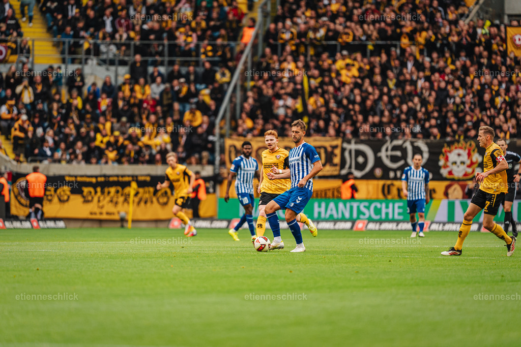 Dresdner SC - Allianz MTV Stuttgart, DEKRA 1. Bundesliga Frauen, Volleyball | Im Bild: Zweikampf SG Dynamo Dresden und 1. FC Magdeburg18.10.2026, SG Dynamo Dresden - 1. FC Magdeburg, 2. BUNDESLIGA - 8. SPIELTAG, Fußball, Deutschland, Dresden, Rudolf-Harbig-Stadion