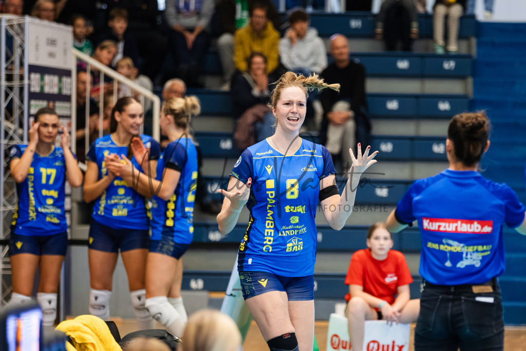 Volleyball, 1. Bundesliga Frauen, Hauptrunde, 1. Spieltag, Saison 2025/2026: USC Münster - SSC Palmberg Schwerin | 1. Bundesliga Frauen, Hauptrunde, 1. Spieltag, Saison 2025/2026, USC Münster empfängt SSC Palmberg Schwerin in der Sporthalle Berg Fidel in Münster. Foto: sportfotografie.ms | Markus Paletta - Realisiert mit Pictrs.com