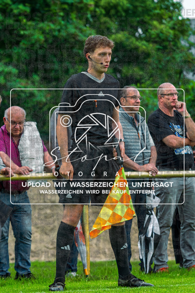 Landesliga Herren LG - TSV Ottersberg vs. TV Jahn Schneverdingen | Lejan Stahlberg (Schiedsrichterassistent); Landesliga Herren LG - TSV Ottersberg vs. TV Jahn Schneverdingen am 29.05.26 in Wümmestadion, Ottersberg - Realisiert mit Pictrs.com