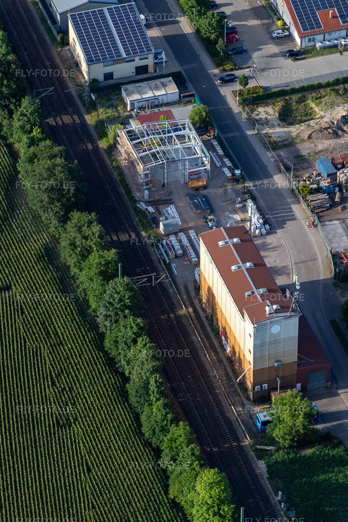 Luftbild: Raiffeisen Warenhandelsgesellschaft Südpfalz mbH in Rheinzabern im Bundesland Rheinland-Pfalz in Deutschland. Foto: IMG_133402.jpg vom 12.07.2022 durch Werner Riehm/FLY-FOTO.deRaiffeisen Agrarhandel Pfalz | Raiffeisen Agrar Pfalz