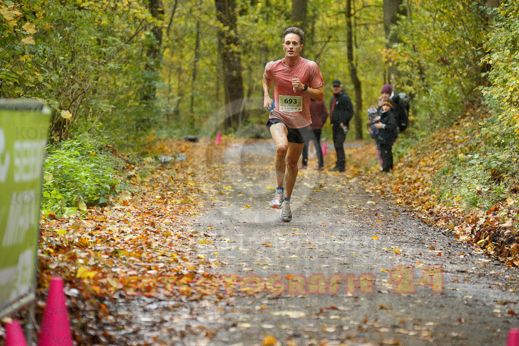 251026_1152_EX1_9748 | Sportfotografie im Rhein-Sieg Kreis, Köln, Bonn, NRW, Rheinland Pfalz, Hessen, etc. Unser Tätigkeitsfeld umfasst den Laufsport vom Volkslauf über den Marathon, Duathlon, Triathon bis zum Ultralauf wie Kölnpfad Ultra oder Schindertrail.