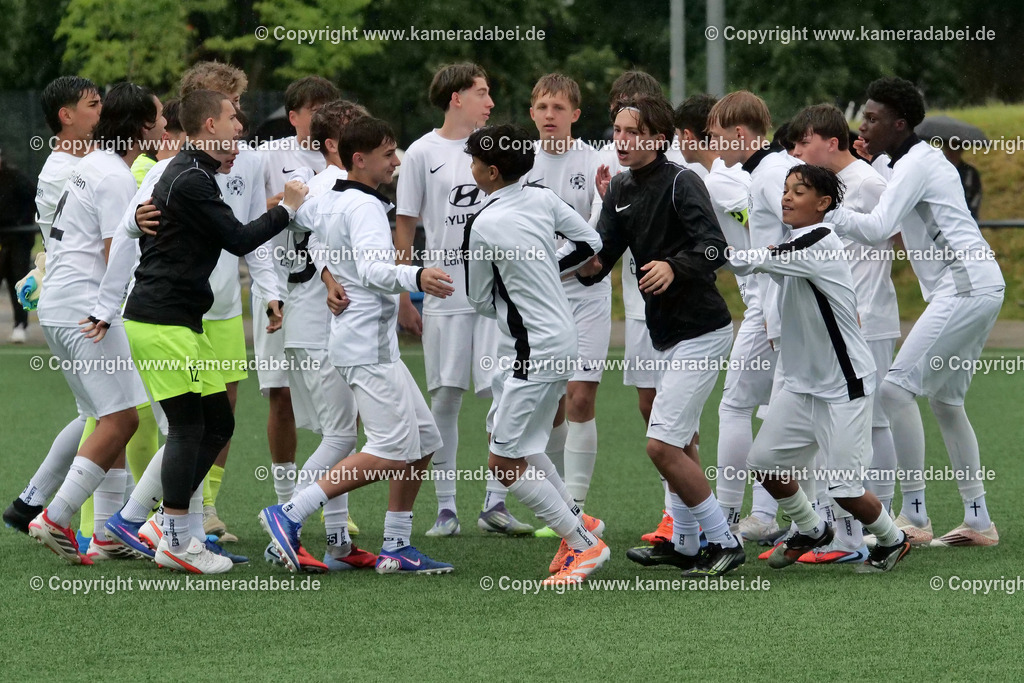 Fußball : C-Junioren : Aufstieg Regionalliga West : SUS 09 Dinslaken - Vfb 03 Hilden am 04.06.2026 in Dinslaken | Fußball : C-Junioren : Aufstieg Regionalliga West : SUS 09 Dinslaken (rotr Trikots)- Vfb 03 Hilden (weiße Trikots) am 04.06.2026 in Dinslaken - Realisiert mit Pictrs.com