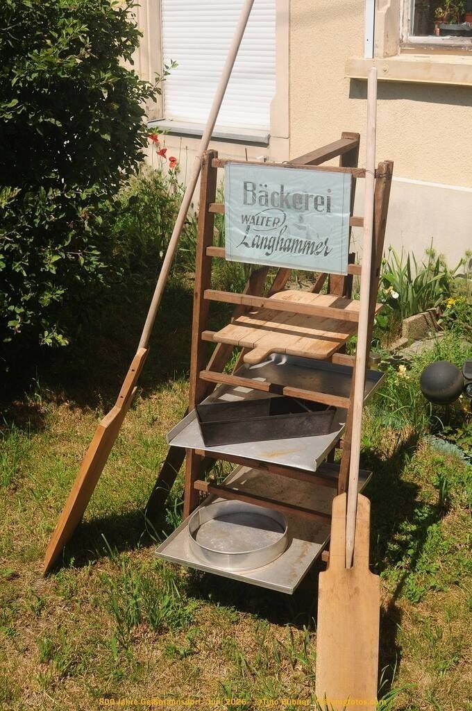Geißmannsdorf-2026-Ortsbilder-457 | Geißmannsdorf bei Bischofswerda im Sommer 2026. Ein fotografischer Streifzug durch das Dorf Geißmannsdorf, mit Gebäuden, Straßen, Strohpuppen und geschmückten Vorgärten und Grundstücken anlässlich der 800-Jahr-Feier von Geißmannsdorf im Juni 2026 - Realisiert mit Pictrs.com