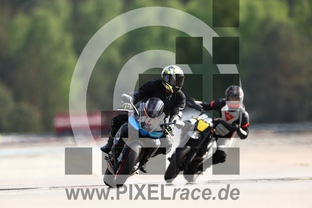 0084-20240504_02499 | Schöne Erinnerungen an spannende Momente - das festzuhalten ist unser Job. PIXELrace.de ist seit 2003 auf den Rennstrecken Europas unterwegs um die Action draußen beim Fahren und die wunderbare Stimmung imm Fahrerlager für euch einzufangen.