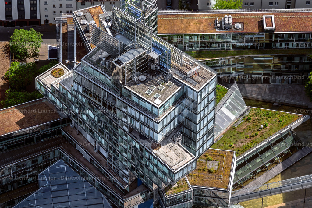 4031002 | HANNOVER 02.06.2020 Banken- Verwaltungsgebäude des Finanzdienstleistungs- Unternehmens der NORD/LB Norddeutsche Landesbank Girozentrale am Friedrichswall im Ortsteil Südstadt-Bult in Hannover im Bundesland Niedersachsen, Deutschland. Erbaut nach dem Entwurf der Behnisch Architekten. // Banking administration building of the financial services company of NORD/LB Norddeutsche Landesbank Girozentrale on Friedrichswall in the district Suedstadt-Bult in Hannover in the state Lower Saxony, Germany. Foto: Gerhard Launer
