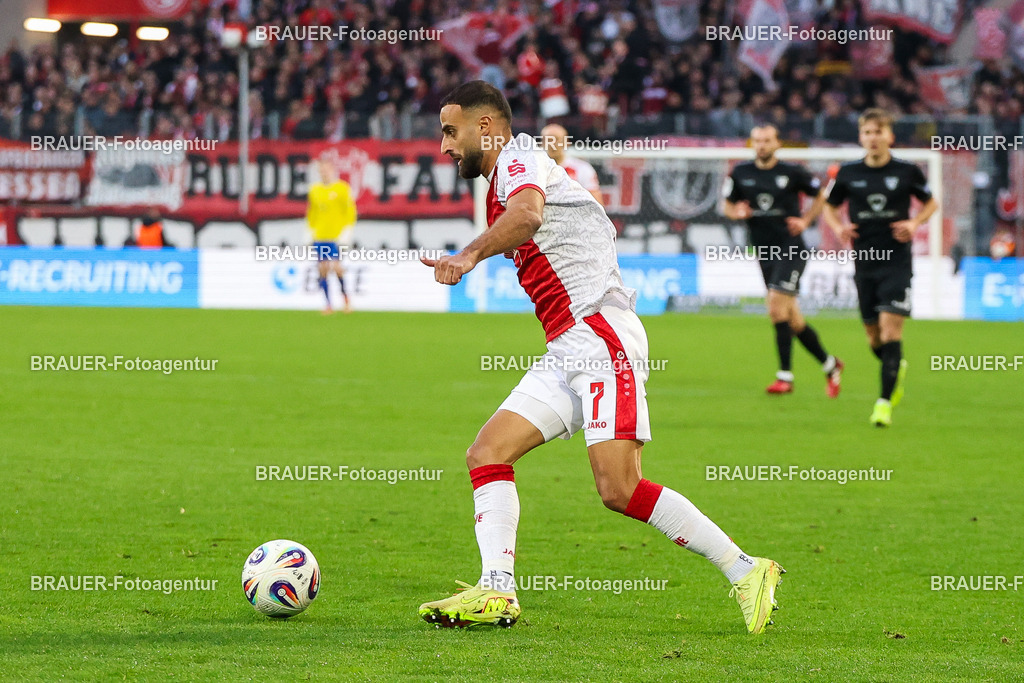 Rot-Weiss Essen - 1.Fc Schweinfurt | Essen, Deutschland, 02.11.2025 Ramien Safi  (Rot-Weiss Essen) Einzelaktion während des 3.Liga Spiels zwischen  Rot-Weiss Essen und 1.Fc Schweinfurt am 02.11.2025 im Stadion an der Hafenstraße in Essen. (Foto von Timo Bluhmki-Schmidt/Brauer Fotoagentur
