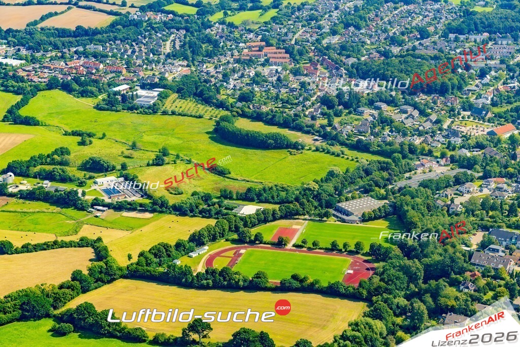 Luftbild der Stadt Malente - Die Luftaufnahme wurde 2025 vom UL-Flugzeug heraus erstellt ( keine Drohne ) - Hochauflösende Luftaufnahme - für professionelle Ausdrucke geeignet. Die Geschenkidee !Hier alle&nbsp;Infos zur Lizenzierung der LuftaufnahmeWir fliegen auch dieses Jahr wieder in Ihre Region um Luftbilder zu erstellen.- Luftbild anfragen
