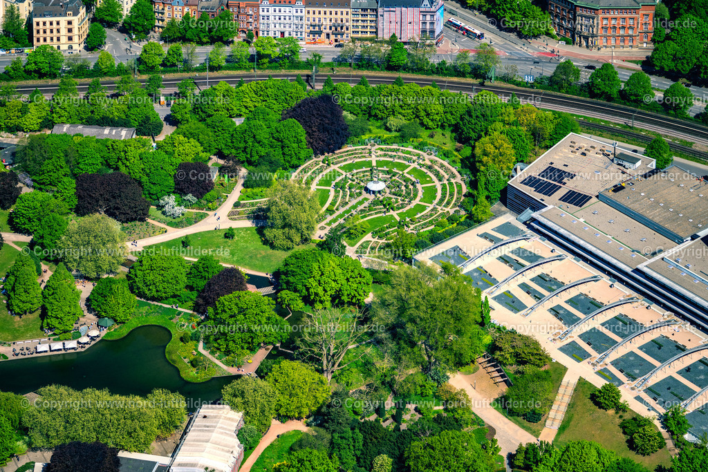 Hamburg_Planten_un_Blomen_Rosengarten_ELS_3322010525 | HAMBURG 01.05.2025 Parkanlage Planten un Blomen mit dem Parksee und Rosengarten in Hamburg, Deutschland. Weiterführende Informationen bei: hamburg.de GmbH & Co. KG. // Park of Planten un Blomen with the Parksee and rose garden in Hamburg, Deutschland. Further information at: hamburg.de GmbH & Co. KG. Foto: Martin Elsen