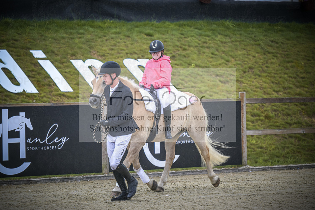 DOS_0107 | Entdecke hochwertige Reitturnierfotos von Foto Oger. Professionell, emotional und authentisch – jetzt Lieblingsmomente im Shop bestellen.Deutschlandweite Turnierfotografie. - Realisiert mit Pictrs.com
