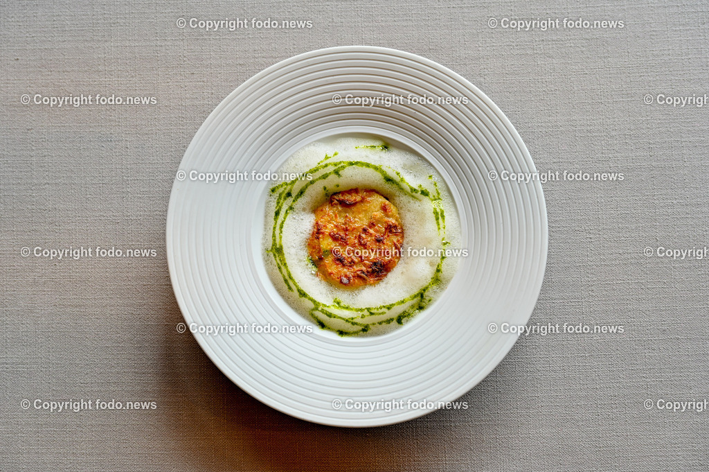 Restaurant Waldschänke_ Clemens und Elisabeth Grabmer_ 25.07.2023-8 | 25.07.2023, Grieskirchen, AUT, Restaurant Waldschänke, Clemens und Elisabeth Grabmer, im Bild Kartoffelgratin mit Brennesselpesto