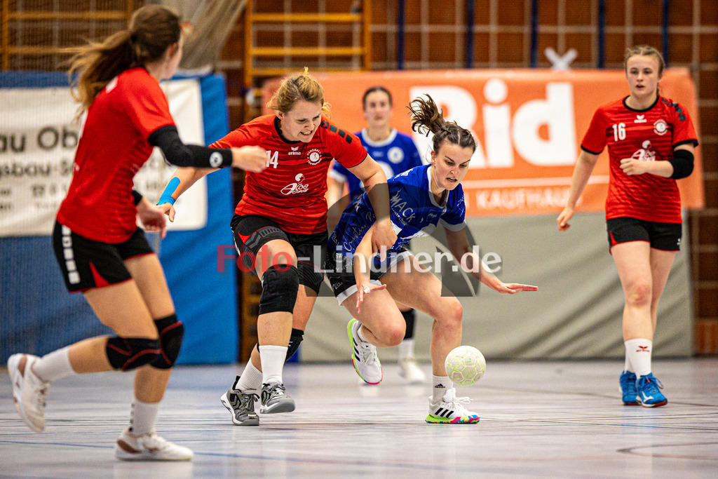 TSV Weilheim gegen SG Biessenhofen-Marktoberdorf | Handball Bezirksoberliga Frauen Alpenvorland 2024/25, TSV Weilheim gegen SG Biessenhofen-Marktoberdorf, 20250412,Kampf um den Ball,2025-04-12 in Weilheim (Weilheim, Am Hardt), Malena BECKER (TSV Weilheim 14), Antonia FRITSCH (SG Biessenhofen-Marktoberdorf 2)Copyright: WolfgangxLindner www.foto-lindner.de