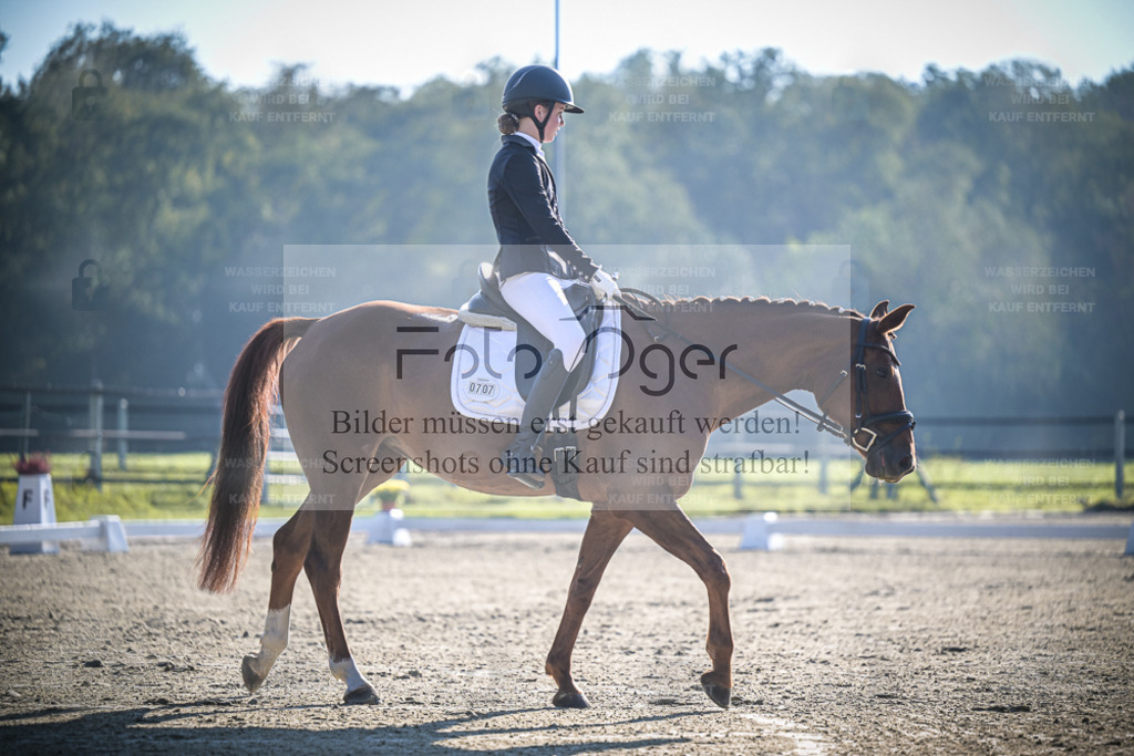 DOS_1006 | Entdecke hochwertige Reitturnierfotos von Foto Oger. Professionell, emotional und authentisch – jetzt Lieblingsmomente im Shop bestellen. - Realisiert mit Pictrs.com