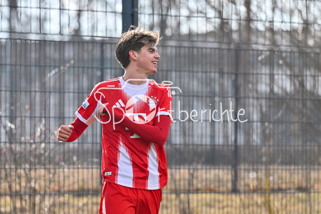 FC Bayern Amateure - FC Viktoria Pilsen U23 | MUNICH, GERMANY - 03. FEBRUARY: Jubel der Bayern nach dem Treffer zum 1-0 durch Guido DELLA ROVERE (FC Bayern München II 10) / Tor / Torschuetze / Freude / Happy während dem Testspiel zwischen den Amateuren des FC Bayern und dem FC Viktoria Pilsen B am FC Bayern Campus