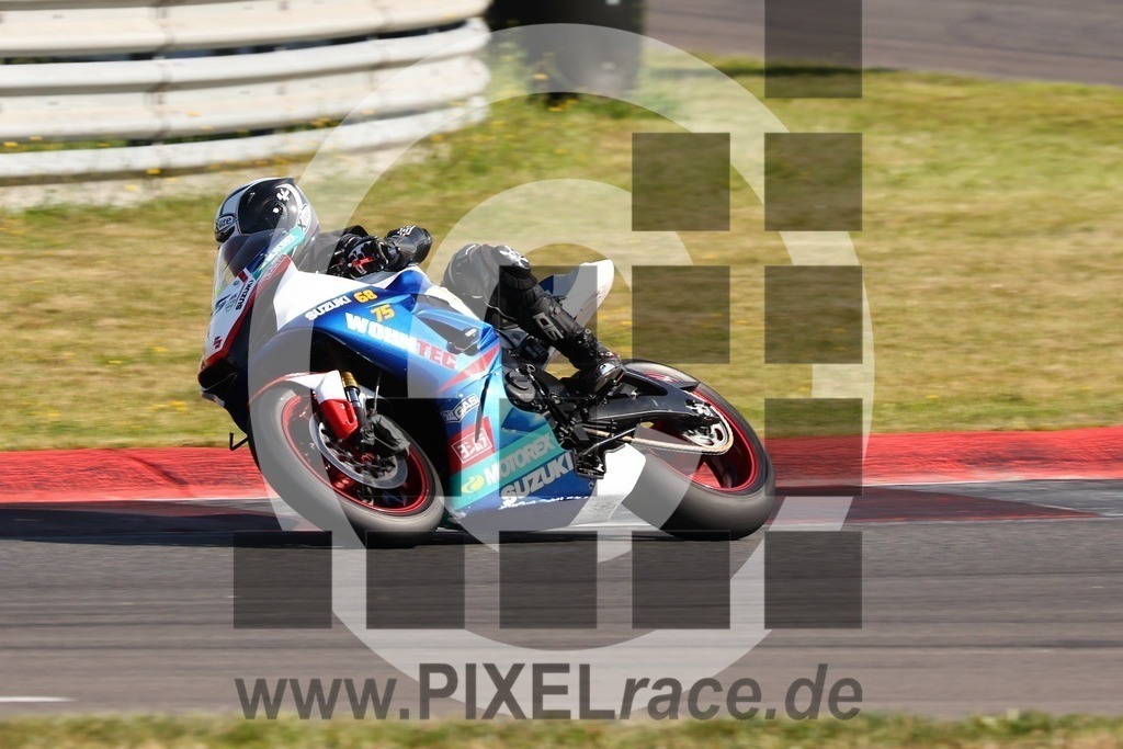 0075-20240718_01868 | Schöne Erinnerungen an spannende Momente - das festzuhalten ist unser Job. PIXELrace.de ist seit 2003 auf den Rennstrecken Europas unterwegs um die Action draußen beim Fahren und die wunderbare Stimmung imm Fahrerlager für euch einzufangen.