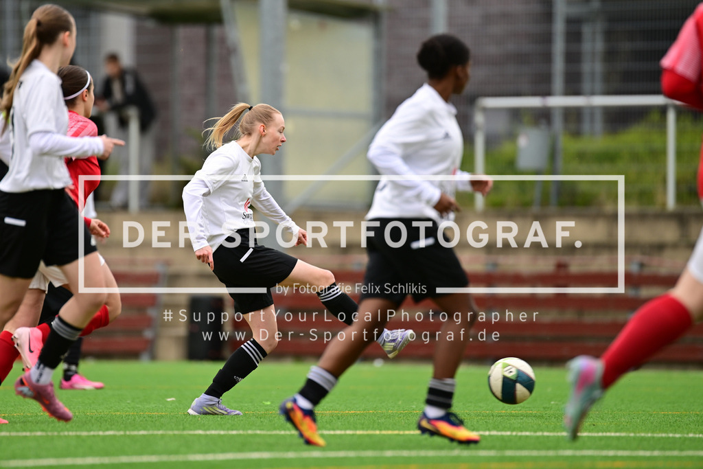 Fußball I Frauen I Saison 2025-2026 I Bezirksliga I 21. Spieltag I Harburger TB - Rahlstedter SC I 164388 | Der Sportfotograf. - Realisiert mit Pictrs.com