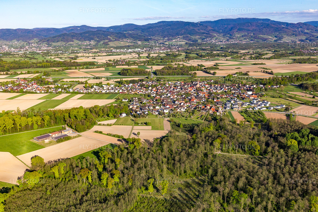 Luftbild: Ortsansicht von Westen im Ortsteil Unzhurst in Ottersweier im Bundesland Baden-Württemberg in Deutschland. Foto: IMG_099098.jpg vom 23.04.2017 durch Werner Riehm/FLY-FOTO.de