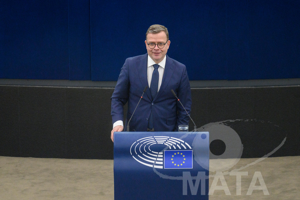 _DWI6377 | Finnischen Premierminister Petteri Orpo spricht vor dem Parlament im Plenarsaal des Europäischen Parlaments. Straßburg, 13.03.2024 - Realisiert mit Pictrs.com