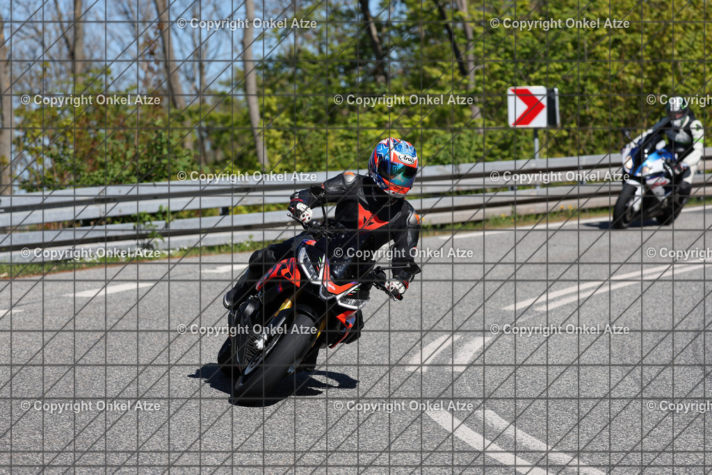 IMG_8836 | Fotograf am Kyffhäuser. Onkel Atze. Kyffhäuser Rennstrecke. Café36. Motorsportfotografie. - Realisiert mit Pictrs.com