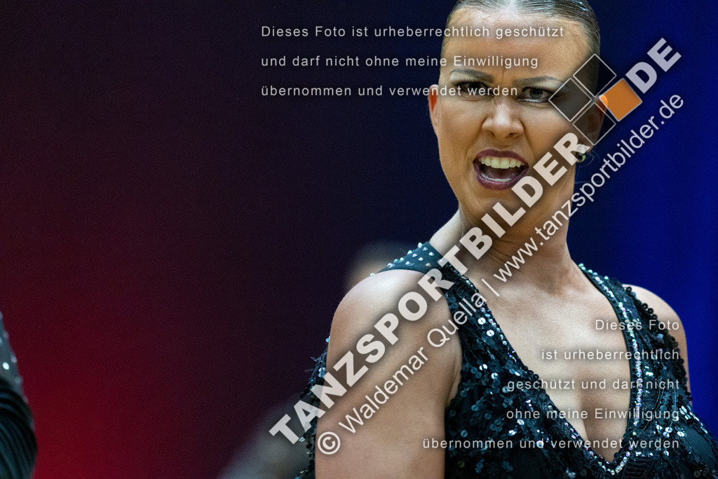 20230114-02318 | Hier finden Sie Tanz Bilder vom Latein und Standard Formationen tanzen. Sportbilder vom Tanzsport. Schöne Fotos und von Weltmeisterschaft, Europameisterschaft, Bundesliga, Regionalliga, Oberliga und Landesliga sowie von GOC Stuttgart, DanceComp, WM Bremen