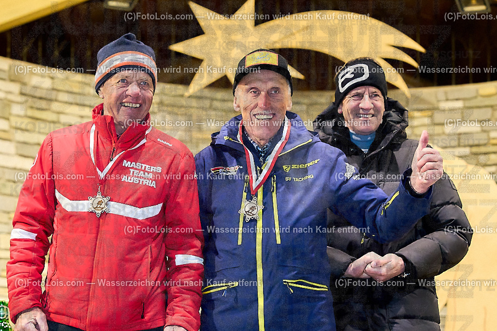 ALP5158_MASTERS-Cup_GS_Siegerehrung | (C)FotoLois.com, Alois Spandl. FIS Masters-Cup Wildschönau, Giant Slalom auf der Piste Schatzberg GS, Siegerehrung auf dem Dorfplatz Niederau, Sa 13. Januar 2024.