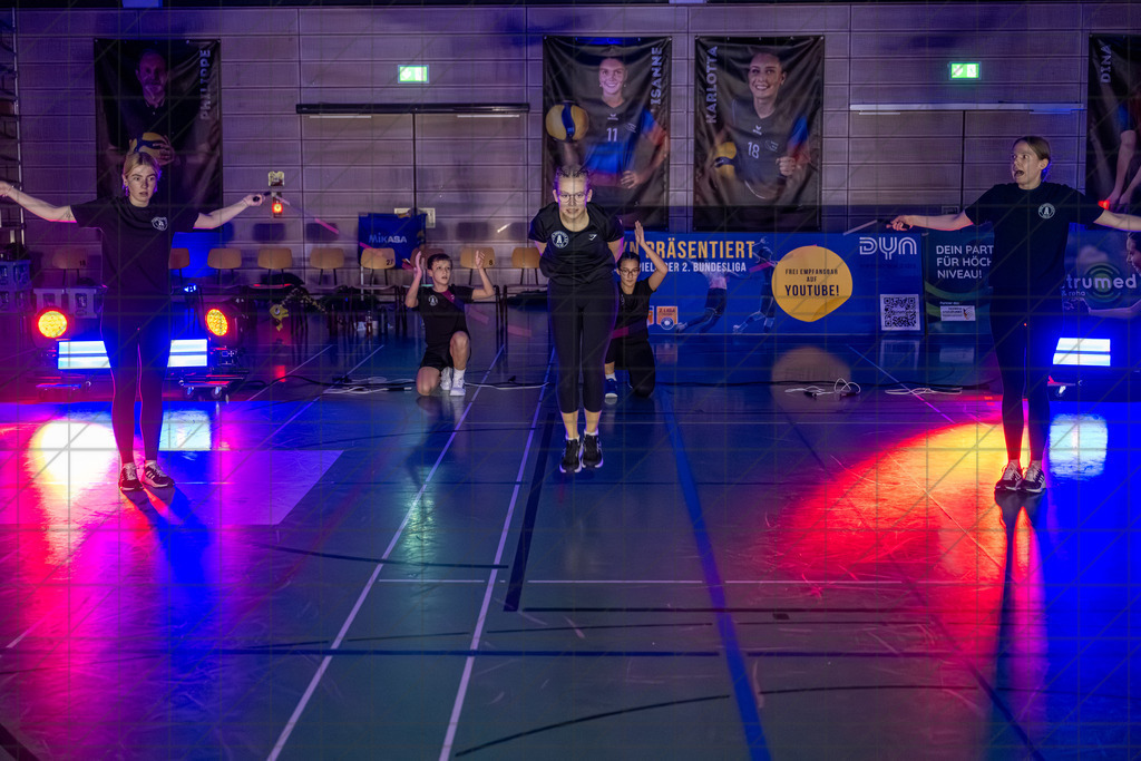 2. VBLF Nord 25/26 | Spiel 4053 | VC Osnabrück vs. TV Cloppenburg | TSG Burg Gretesch, Rope Skipping //  13.12.25: 2. VBLF Nord 25/26 | Spiel 4053 | VC Osnabrück vs. TV Cloppenburg / Osnabrück / Deutschland  //   CREDIT:www.bullenfotos.de, Martin König, Hörner Weg 40, D-49078 Osnabrück, +4917663732967 // Nutzung und Weitergabe nur zu den vereinbarten Zwecken. Presseanfragen an Ersteller. Alle Rechte beim Ersteller. Honorierung nach MFM. - Realisiert mit Pictrs.com