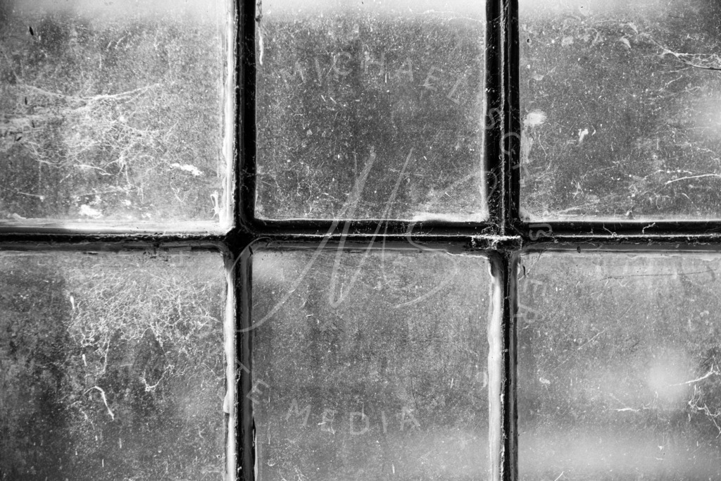 2022-09-03 Fenster - 002 | Den Durchblick verloren - quer - Realisiert mit Pictrs.com