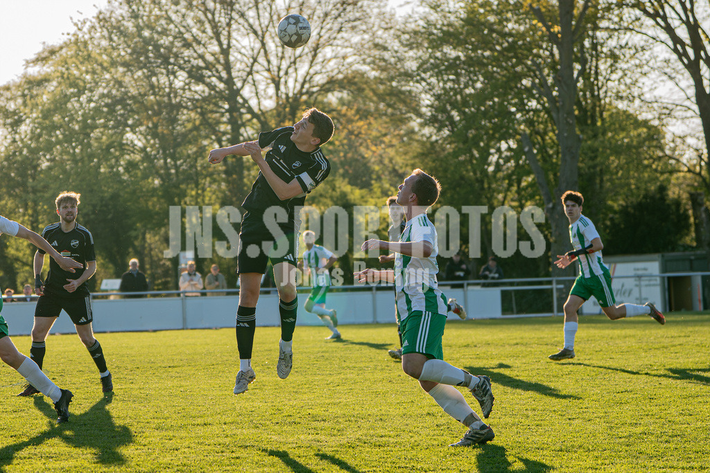 Fußball I Herren I Saison 2025-2026 I Bezirksliga Weser-Ems 4 I 15. Spieltag I TuS Lutten - GW Brockdorf I 07949 | jns.sportfotos - Realisiert mit Pictrs.com