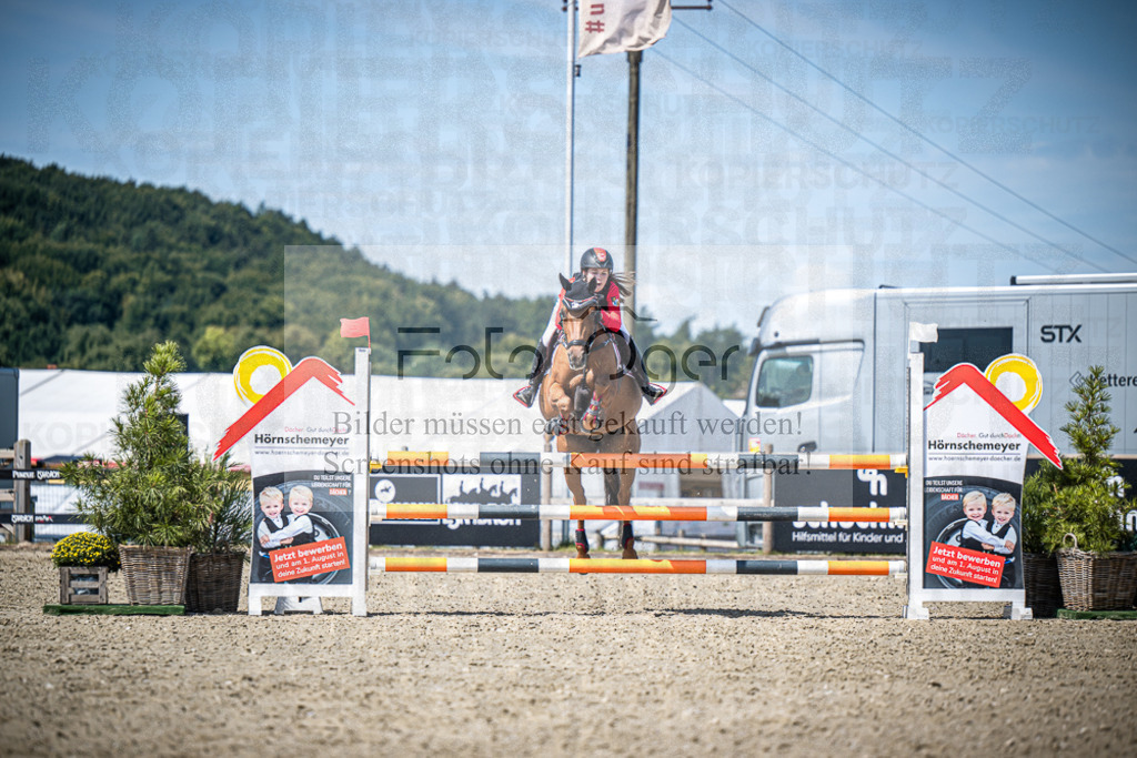 DOS_2213 | Entdecke hochwertige Reitturnierfotos von Foto Oger. Professionell, emotional und authentisch – jetzt Lieblingsmomente im Shop bestellen.Deutschlandweite Turnierfotografie. - Realisiert mit Pictrs.com