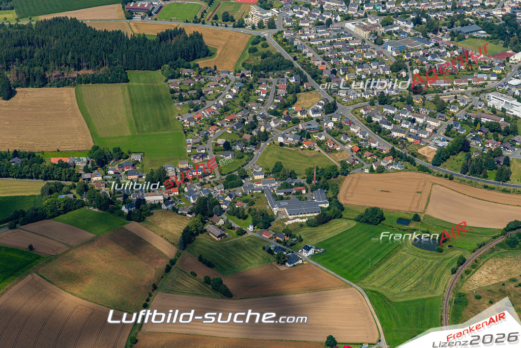 Aktuelles Luftbild von  Helmbrechts Kauf mit Lizenz / Bildrechten möglich- Die Luftaufnahme wurde 2021 mittels UL-Flugzeug erstellt ( keine Drohne ) - hochauflösende Kamera-Systeme von  Canon -Beste Qualität - Für grossformatige Ausdrucke geeignet. Die Geschenkidee !