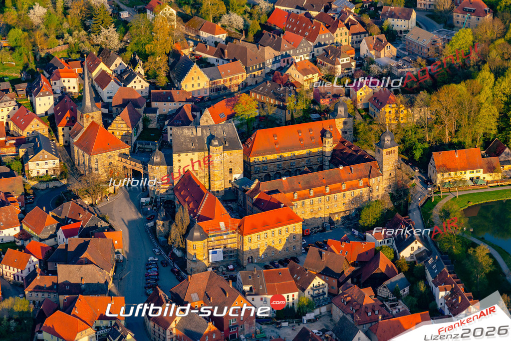 aktuelles Luftbild von Schloss Thurnau - Luftaufnahme wurde 2018 von https://frankenair.de mittels Flugzeug (keine Drohne) erstellt.
