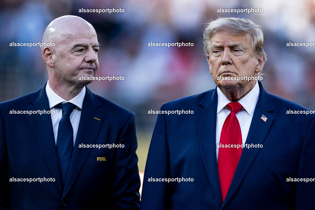 FOOTBALL : Argentine vs Espagne – Finale de la Coupe du Monde FIFA 2026. New York New Jersey Stadium, East Rutherford, New Jersey, États-Unis. 19/07/2026. | Donald Trump et Gianni Infantino assistent à la cérémonie de remise des médailles et du trophée après la finale de la Coupe du Monde de la FIFA 2026 entre l'Argentine et l'Espagne au New York New Jersey Stadium, à East Rutherford (New Jersey), le 19 juillet 2026, aux États-Unis.