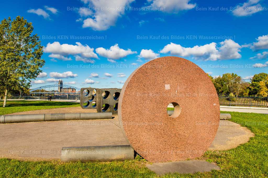 Magdeburg Sehenswürdigkeit Granitsteine Domblick in Buckau Elbstraße bei Klinke im Park-2581 | Granitsteine als Sehenswürdigkeit namens Domblick im Park in Buckau - Realizado com Pictrs.com