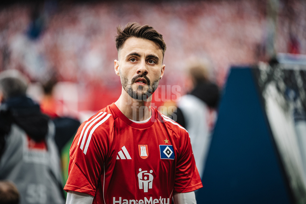 Fußball | Männer | Saison 2025/2026 | 1. Fußball-Bundesliga | 31. Spieltag | Hamburger SV vs. TSG Hoffenheim | 25.04.2026 | Fabio Daniel Ferreira Vieira (#20, HSV) auf dem Weg in die Kabine
