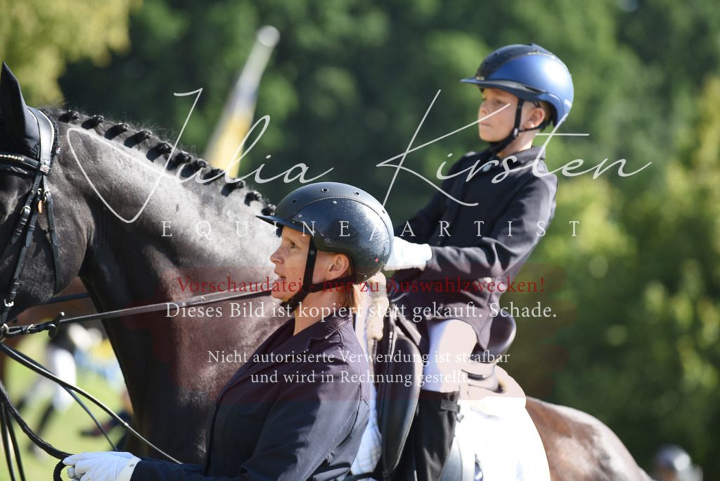 DSC_9788 | Pferde- und Turnierfotografie in Westsachsen. Pferdeportraits, Auftragszeichnungen und intuitive Kunst.