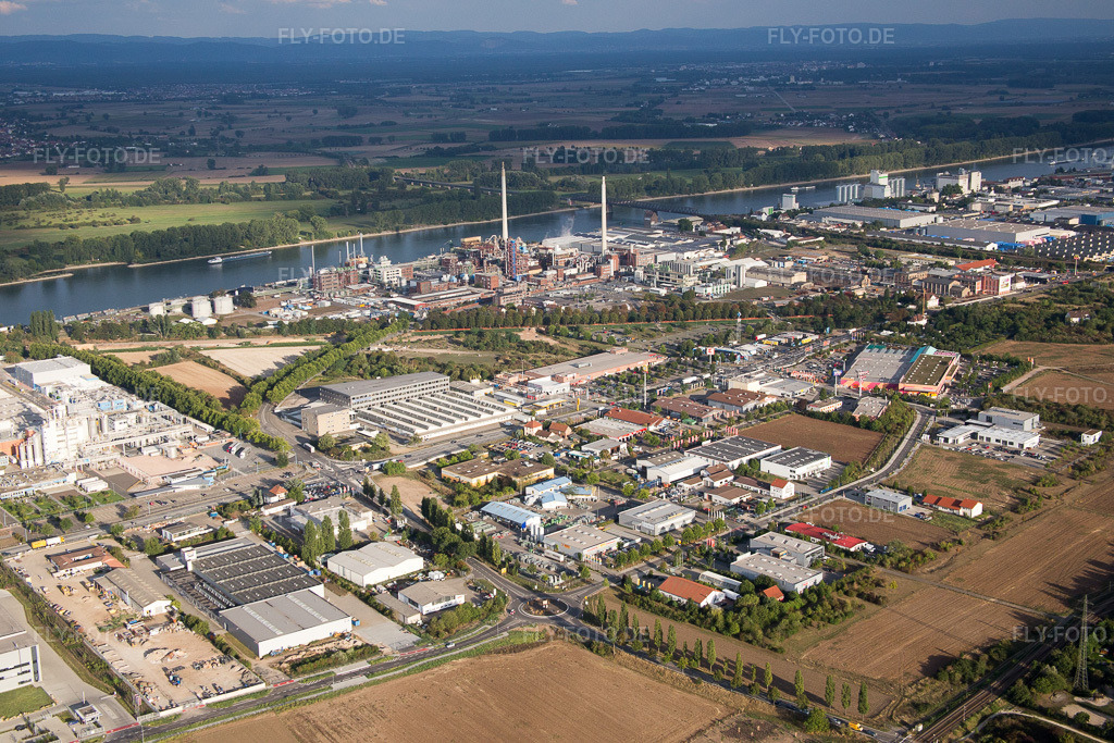 Luftbild: Worms, Industriegebiet Nord am Rhein in Worms im Bundesland Rheinland-Pfalz in Deutschland. Foto: IMG_084379.jpg vom 02.09.2015 durch Werner Riehm/FLY-FOTO.de