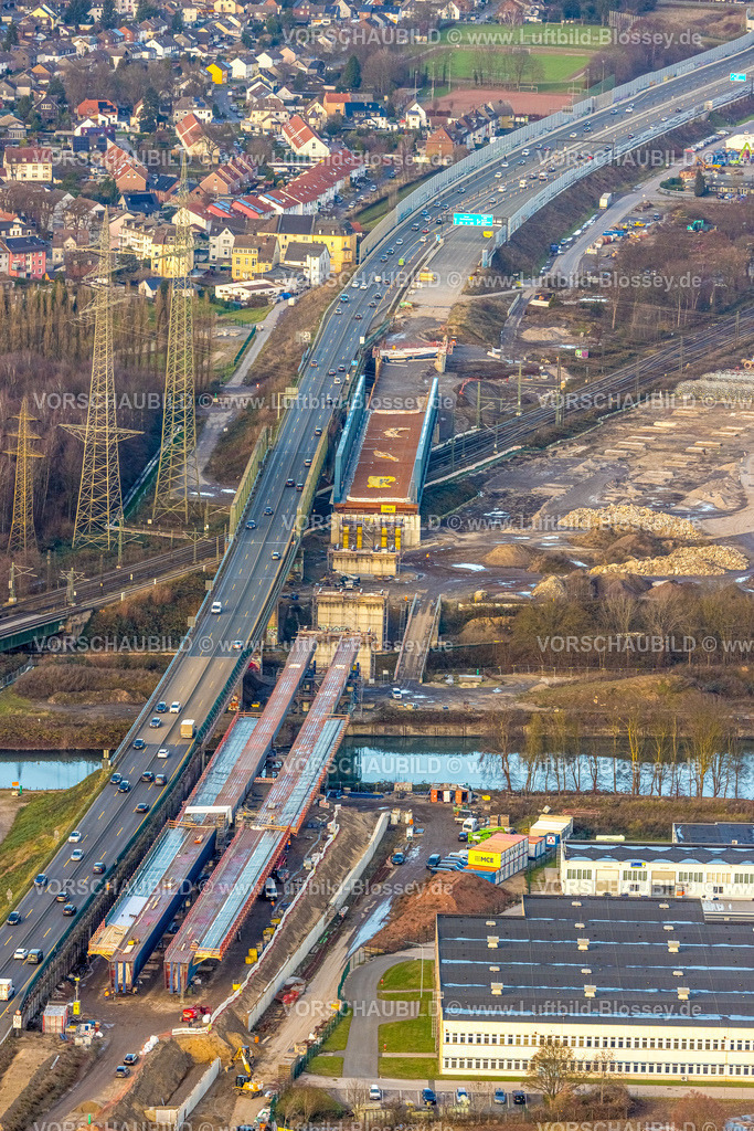 Herne251203830 | Luftbild, Autobahnkreuz Herne Großbaustelle, Ersatzneubau Emschertalbrücke Autobahn A43 und Eisenbahhnbrücke Emscherbrücke Rollbahn, Baukau-West, Herne, Ruhrgebiet, Nordrhein-Westfalen, Deutschland