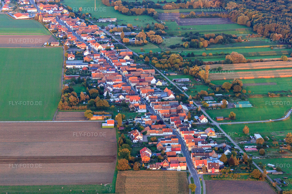 Luftbild: Saarstraße von Westen in Kandel im Bundesland Rheinland-Pfalz in Deutschland. Foto: IMG_53468.jpg vom 28.09.2012 durch Werner Riehm/FLY-FOTO.de