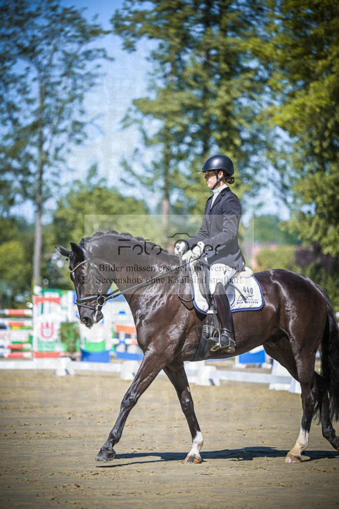 DOS_5513 | Entdecke hochwertige Reitturnierfotos von Foto Oger. Professionell, emotional und authentisch – jetzt Lieblingsmomente im Shop bestellen.Deutschlandweite Turnierfotografie. - Realisiert mit Pictrs.com