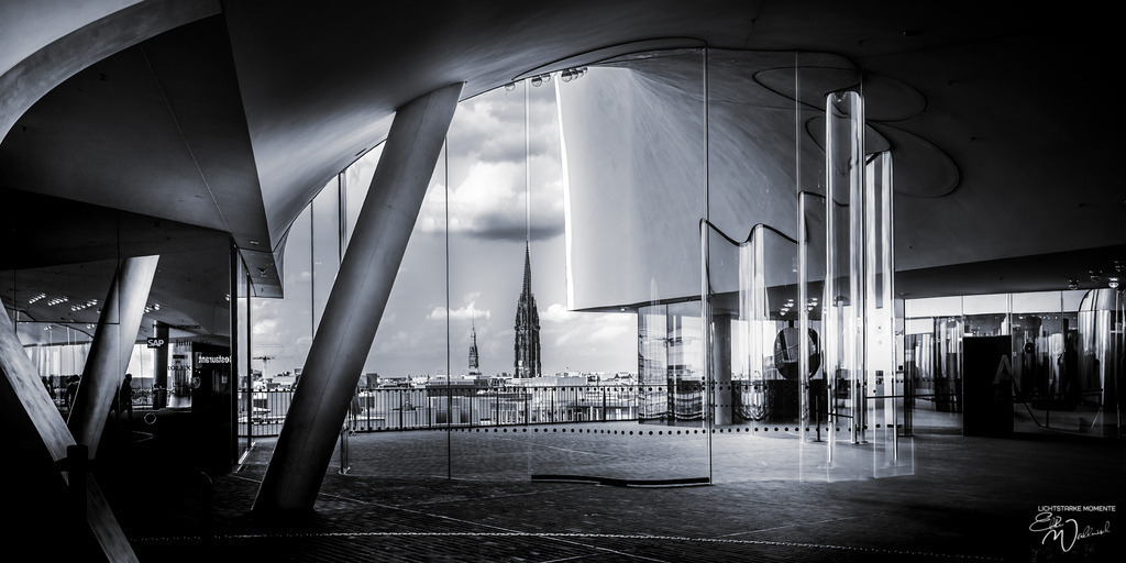 Elbphilharmonie, Hamburg | Herzlich willkommen auf meiner Seite! Ich bin Elke Wallnisch, Deine Fotografin für lichtstarke Momente. Der Name steht für alles, was mich mit der Fotografie verbindet: Das Licht und seine machtvolle Wirkung auf eine Situation oder unsere Stimmung - Realisiert mit Pictrs.com