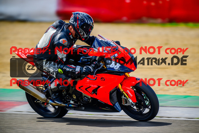 MaZZes_FotoMatrix_240717_6021986_0960 | S3