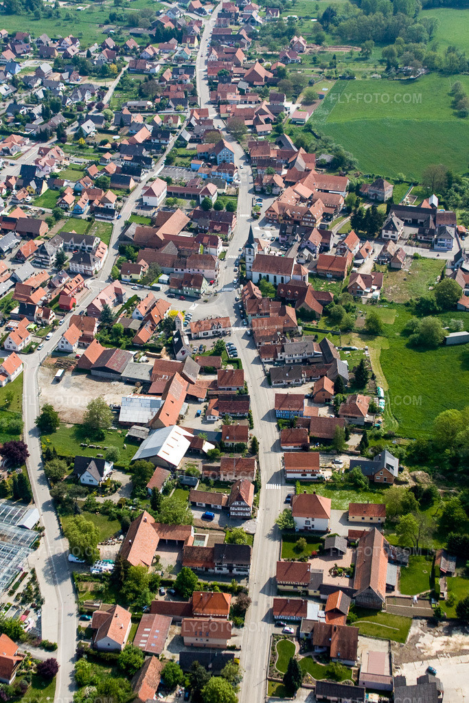 Aerial view: View of the town in Niederrœdern in the state Bas-Rhin, France.Photo: IMG_18123.jpg taken on 05/03/2009 by Werner Riehm/FLY-FOTO.comResolution of the original: 2576 x 3864 px