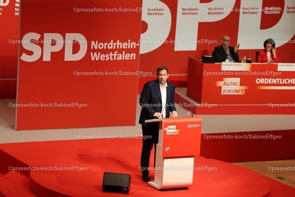 xSEF10052501029 | 10.05.2025, xsefx, Rede des Vizekanzlers und Finanzministers Lars Klingbeil auf dem Landsparteitag der NRWSPD 2025 in der Mercatorhalle in Duisburg mit dem Motto - Aus dem Alltag in die Zukunft