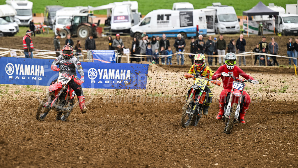 Motocross Schlatt bei Winterthur - 30. April 2023 | #71 Bottesi Alfeo aus Birmensdorf (CH) auf Honda CRF 450, #253 Bischof Lukas aus Unterlunkhofen (CH) auf Husqvarna und #972 Ryffel Patrick aus Bubikon (CH) auf Honda in der Kategorie Senioren am Motocross Schlatt bei Winterthur, 30. April 2023. 
Instagram: @mx_schlatt | @mc_wila | @sam_schweiz
Bild: Sportfotografie Markus Aeschimann | www.markus-aeschimann.ch - Realisiert mit Pictrs.com